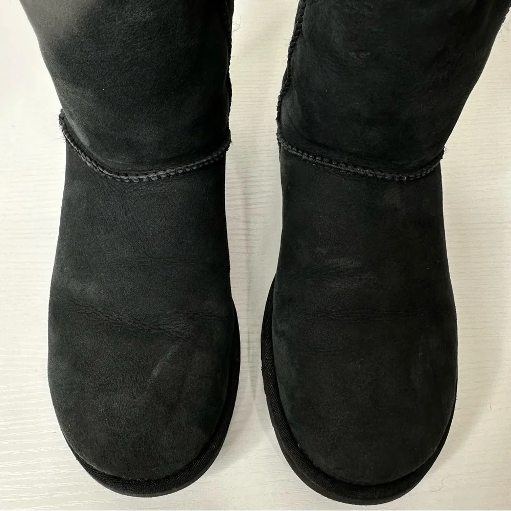 UGG Women’s Classic Short II Size 8